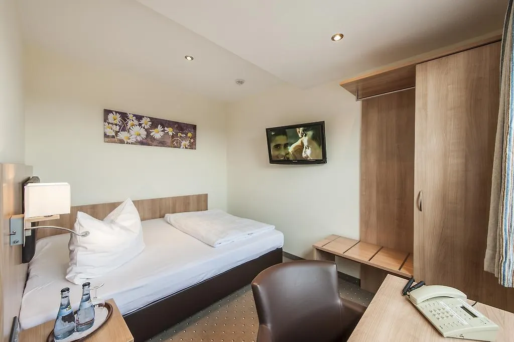 Garni Hotel Schumacher Filderstadt 2*,  Alemanha